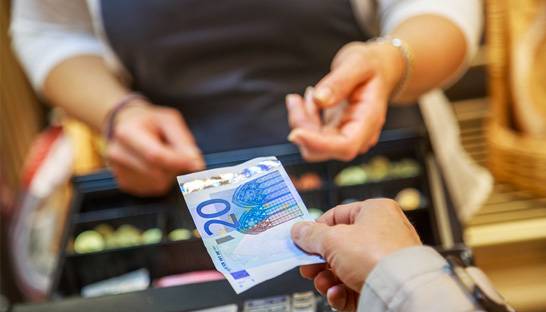Betaalvereniging Nederland: ‘Cashbetaling drie keer duurder da pinbetaling’