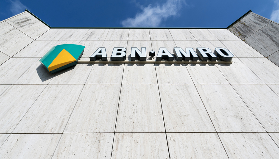 ABN AMRO snijdt fors in duurzaamheidsteam