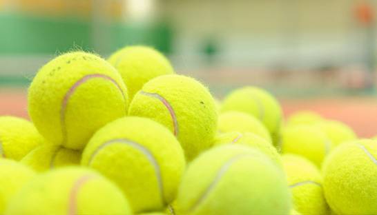 ABN AMRO stimuleert recycling gebruikte tennisballen