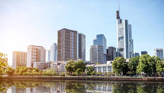 Polizei valt binnen bij ABN AMRO in Frankfurt om onderzoek dividendfraude