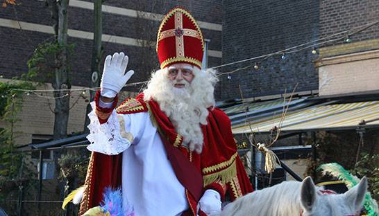 Sinterklaas pinde er lustig op los