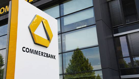 Commerzbank sluit bijna helft filialen 