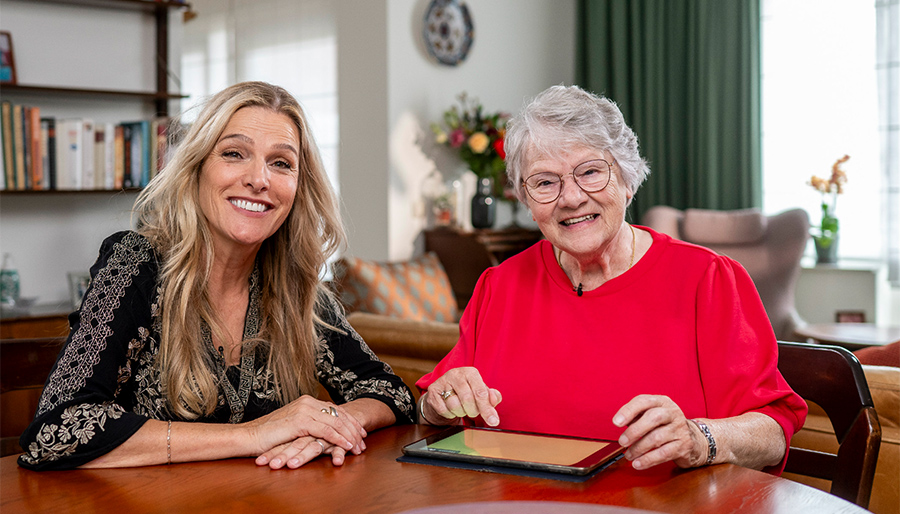 Nieuwe campagne ‘Met een beetje hulp kom je er wel’ helpt bij digitale bankzaken