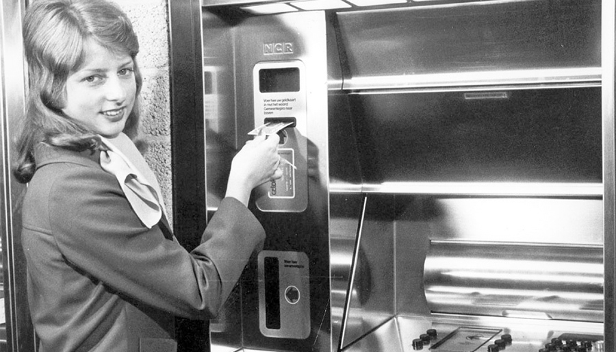 Pin-novatie: ING markeert 40 jaar pinnen met kaart-update